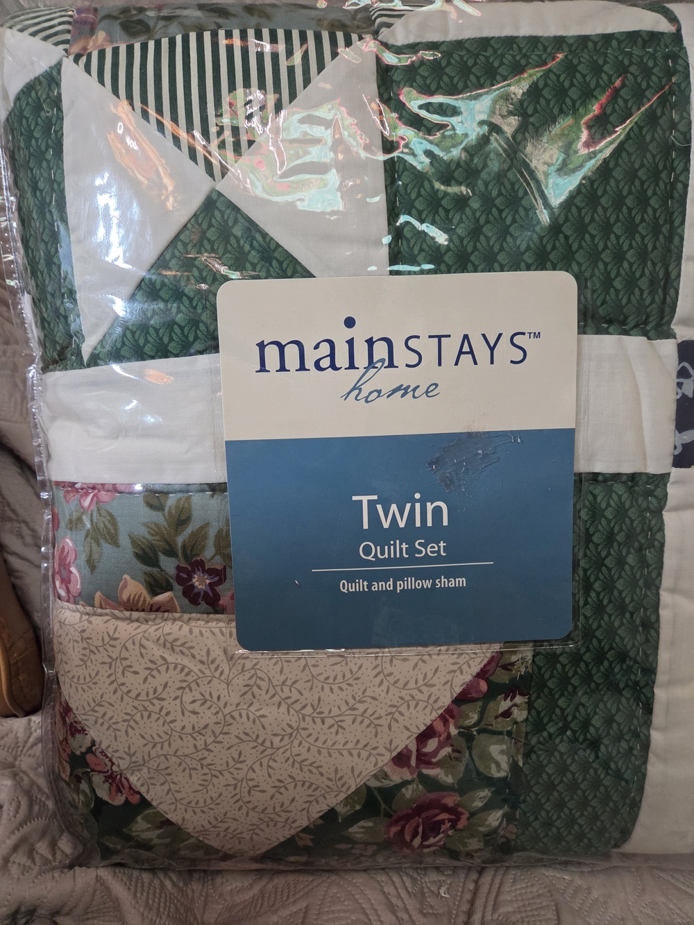 NWT Mainstays Green and Cream Patchwork Floral Twin Quilt Set